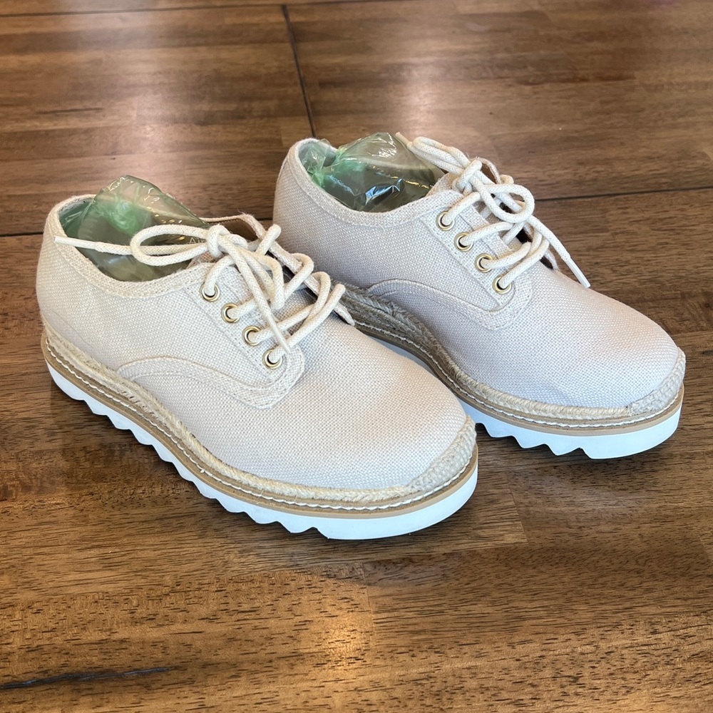 Torrid Wide Width Canvas Platform Oxford Lace-Up Shoes Natural Canvas 6.5WW - Picture 7 of 12